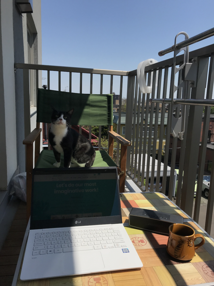 天気の良い日はバルコニーで