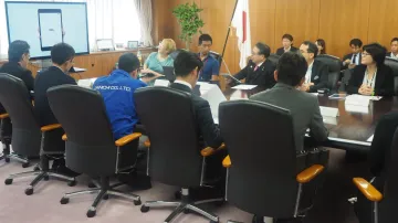 デジタルプラットフォーム構築事業に関して世耕経産大臣と意見交換を行いました。